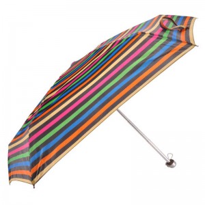 L'azienda offre 4 ombrelli pieghevoli con design di stampa personalizzato